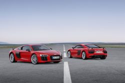  Nové Audi R8 přijíždí na start