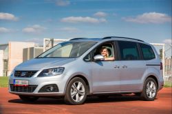  Barbora Špotáková převzala nový SEAT Alhambra